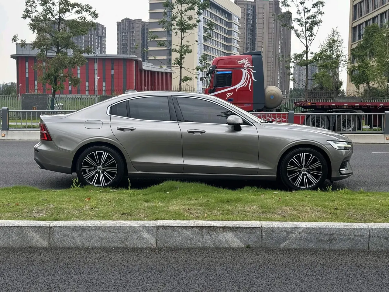 Volvo 2021 S60 2.0T T4 Zhiyuan Deluxe Edition Automatic Gear 16