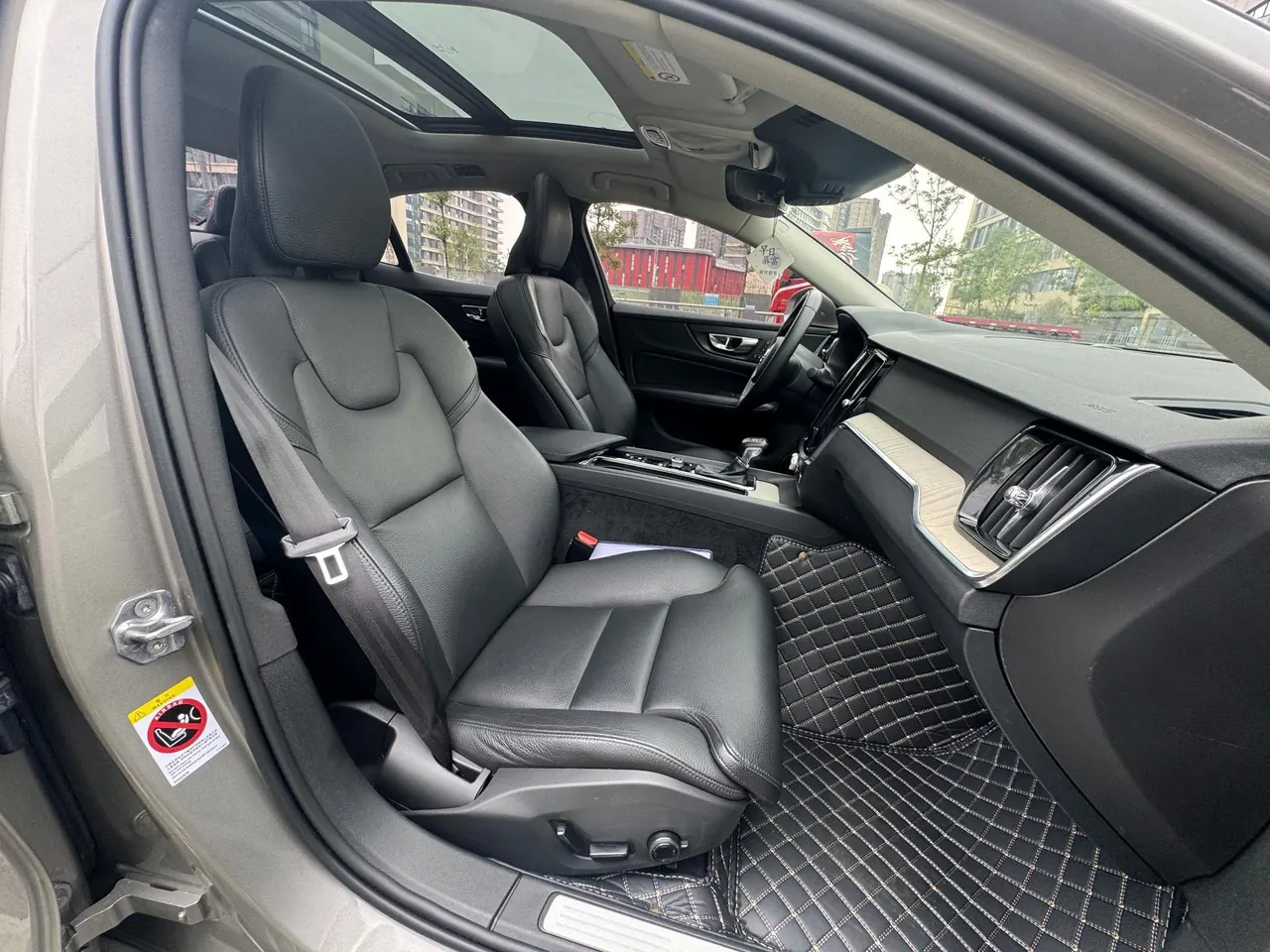 Volvo 2021 S60 2.0T T4 Zhiyuan Deluxe Edition Automatic Gear 2