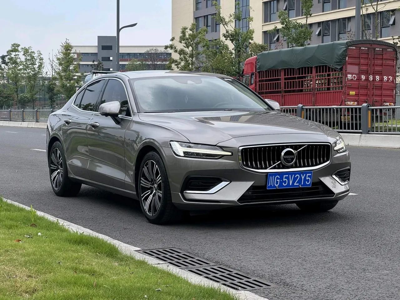 Volvo 2021 S60 2.0T T4 Zhiyuan Deluxe Edition Automatic Gear 4