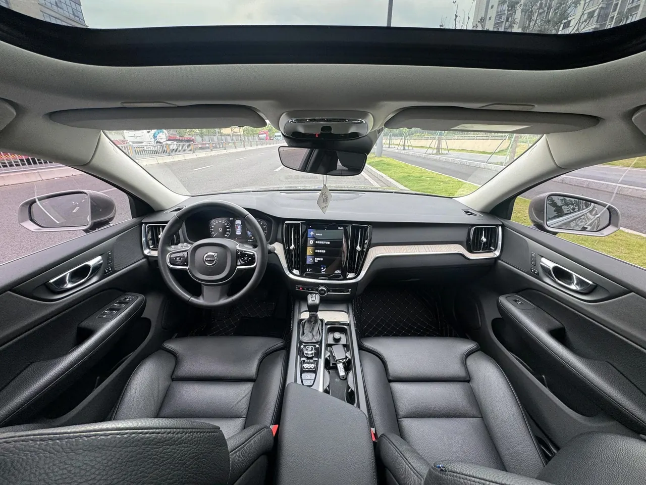 Volvo 2021 S60 2.0T T4 Zhiyuan Deluxe Edition Automatic Gear 8