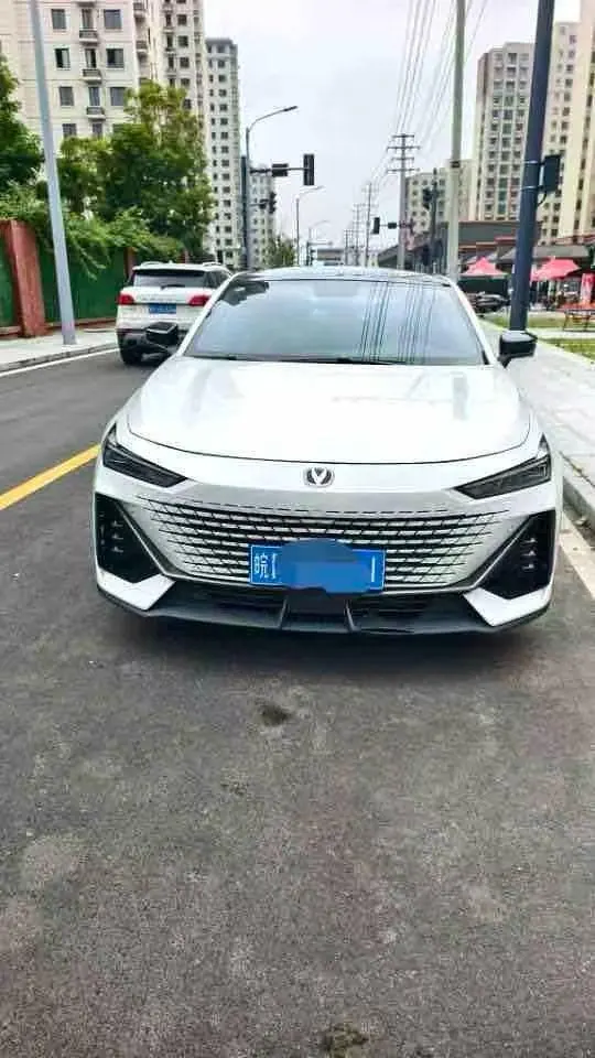 ChangAn 2022 UNI-V 1.5T honorable automatic gear 2