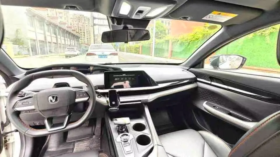 ChangAn 2022 UNI-V 1.5T honorable automatic gear 5
