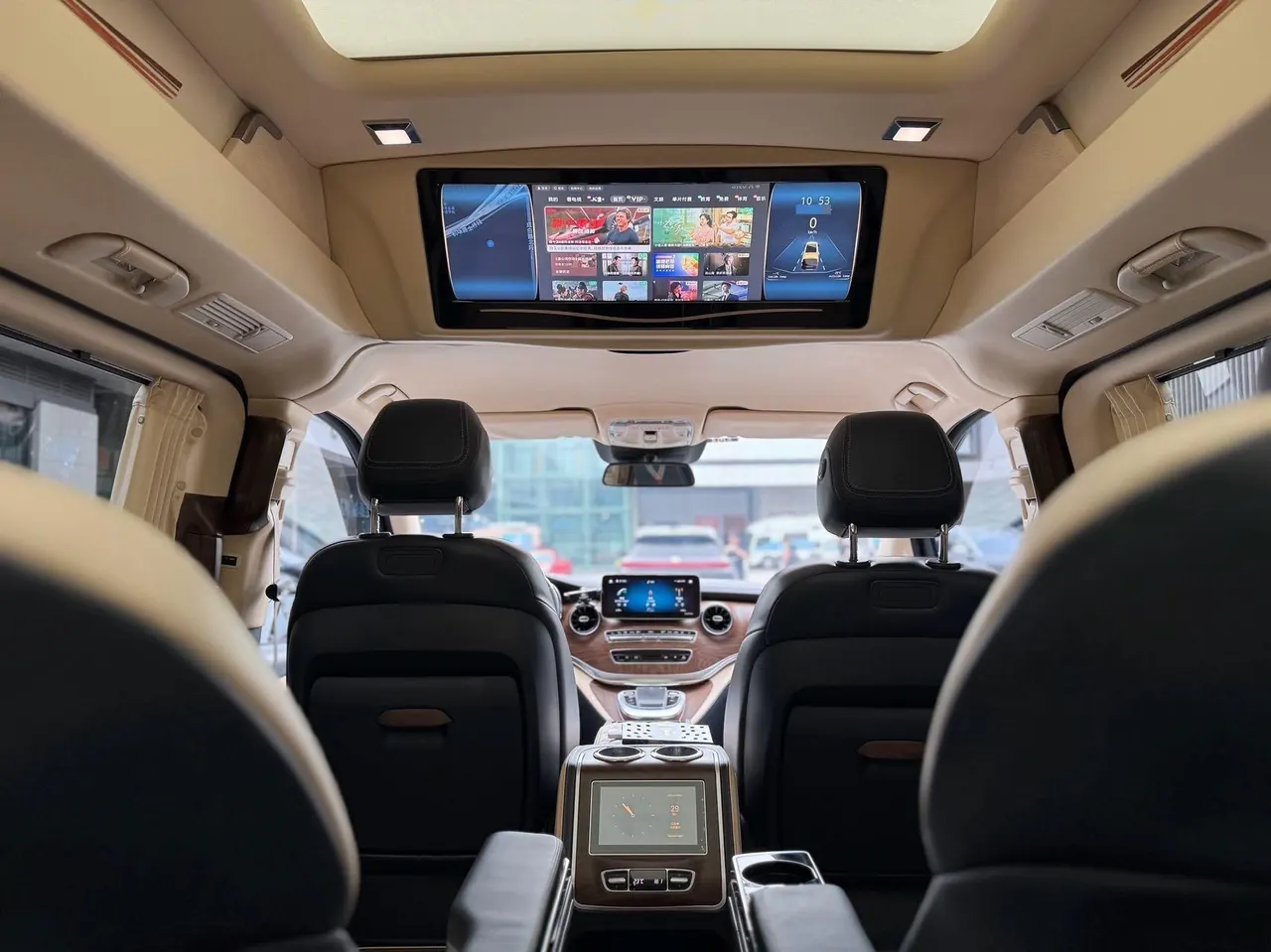 Mercedes Benz V 2022V 260 L 2.0T Premium Edition Automatic Gear 10