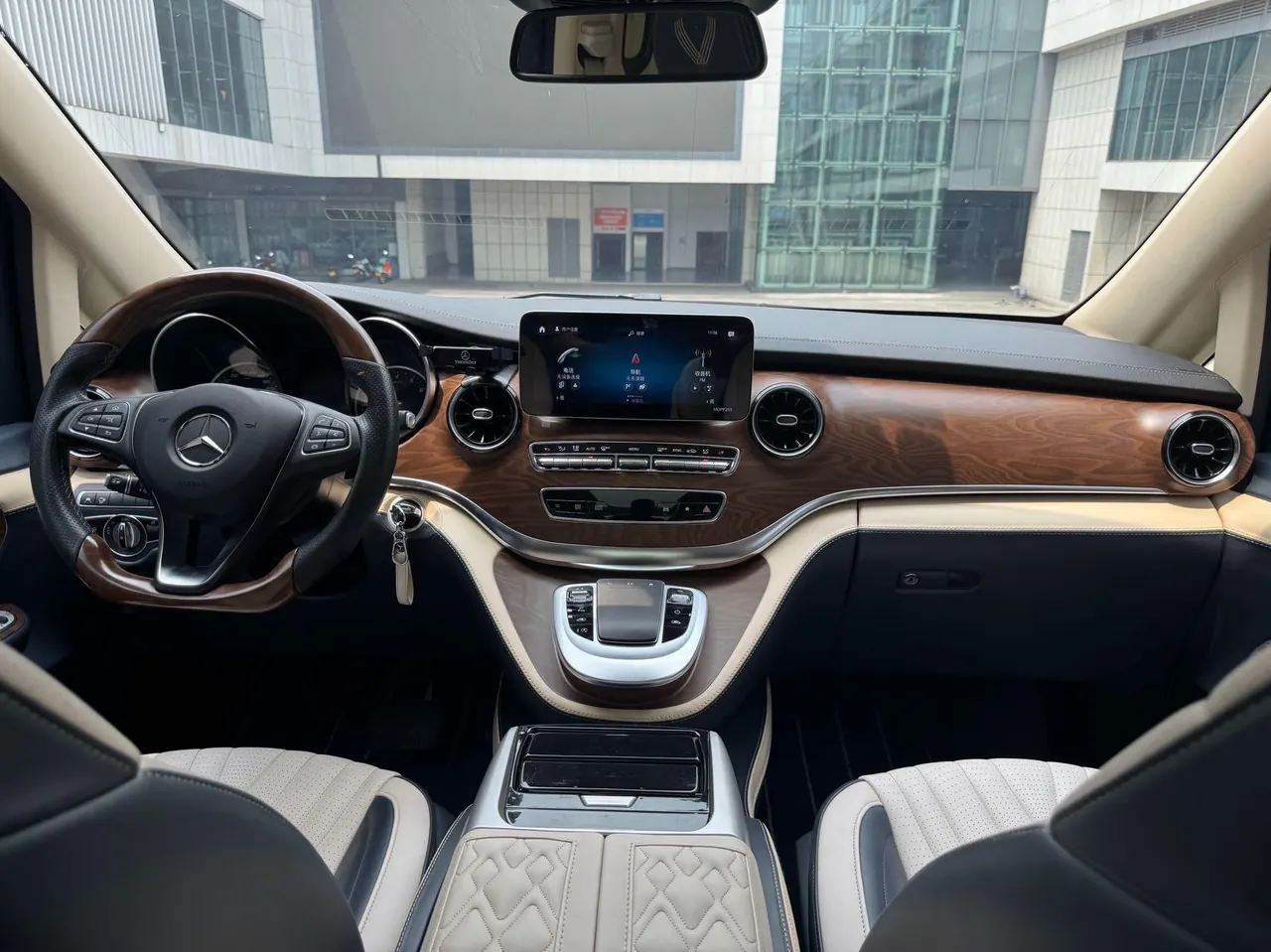 Mercedes Benz V 2022V 260 L 2.0T Premium Edition Automatic Gear 6