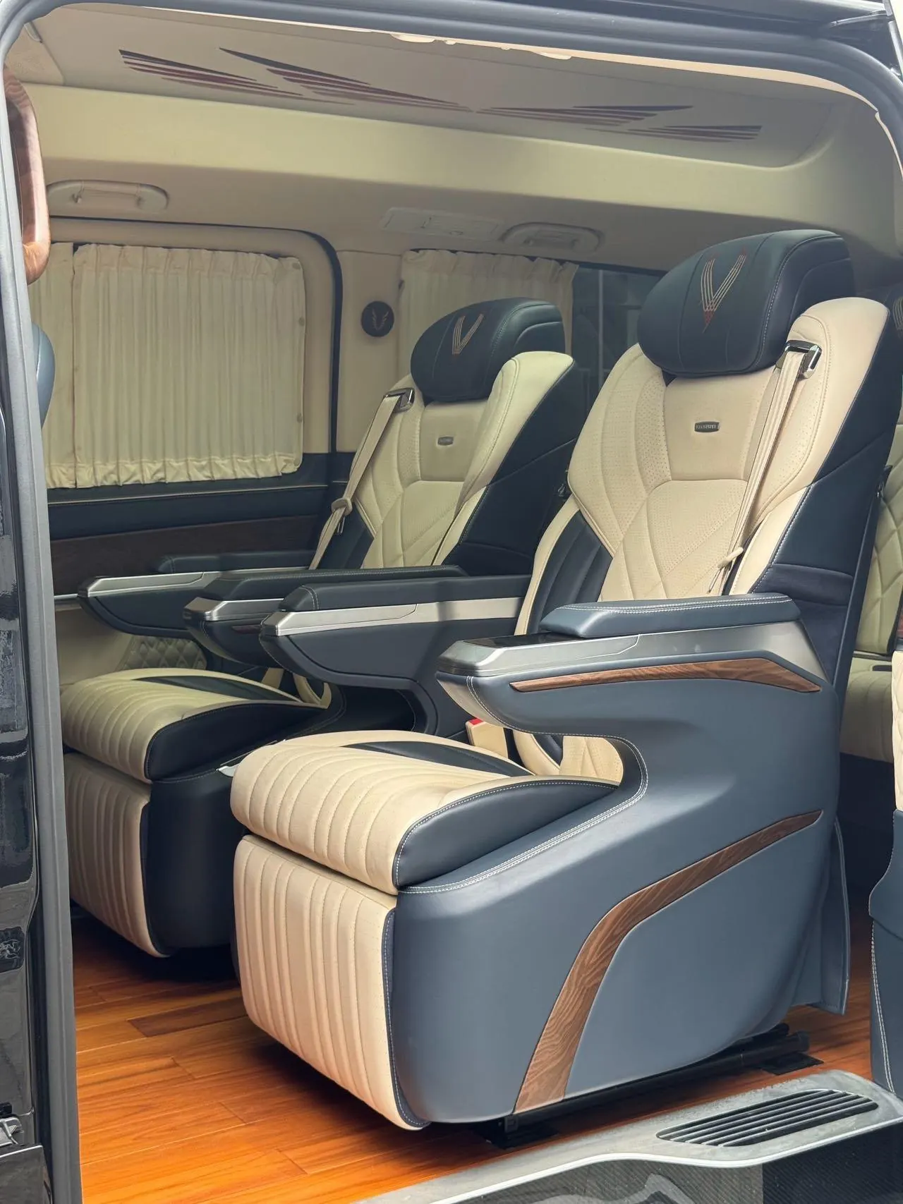 Mercedes Benz V 2022V 260 L 2.0T Premium Edition Automatic Gear 7
