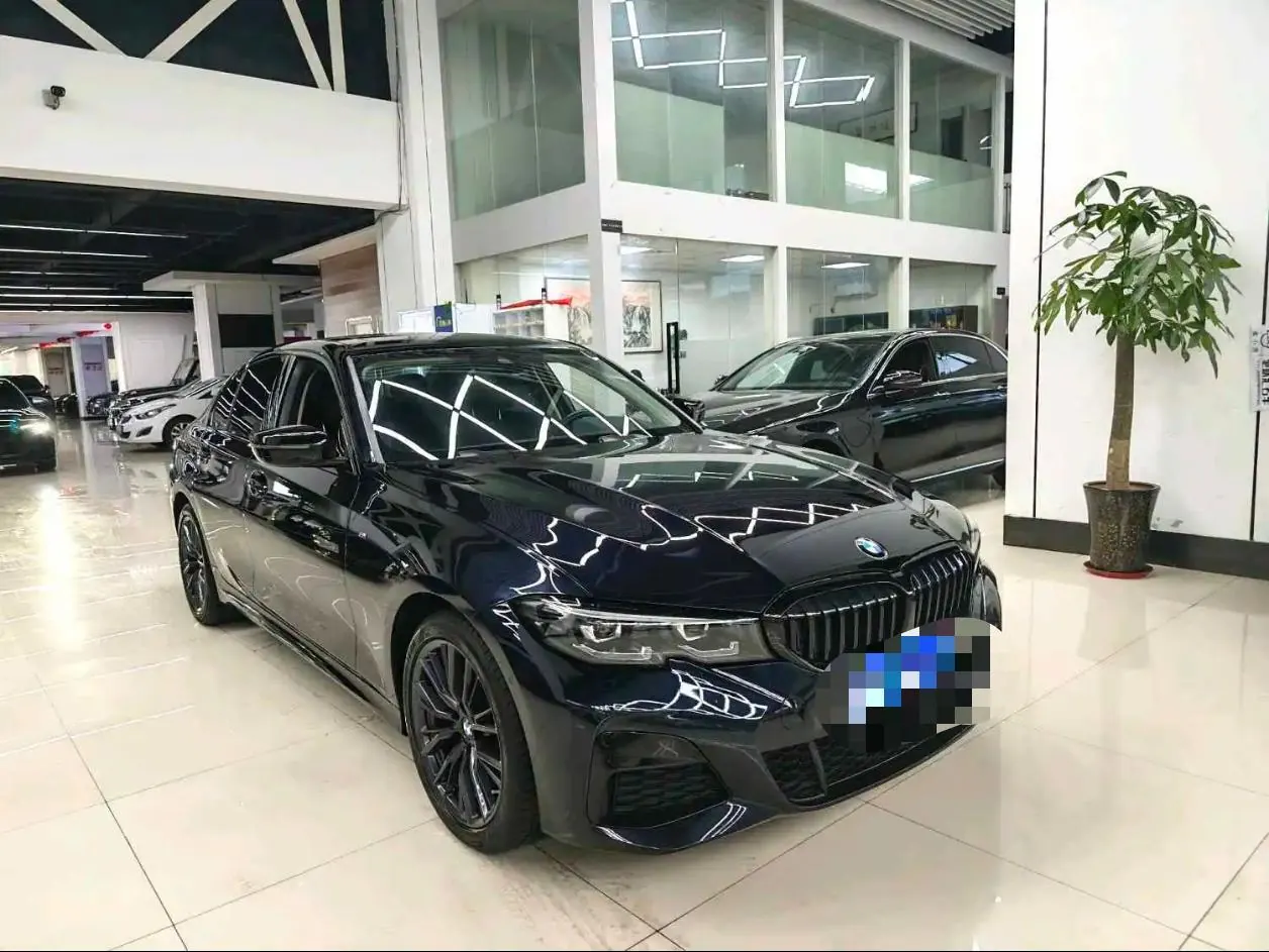 BMW 3 Series 2022 325i 2.0T M Sports Obsidian Night Suit Automatic Gear 2