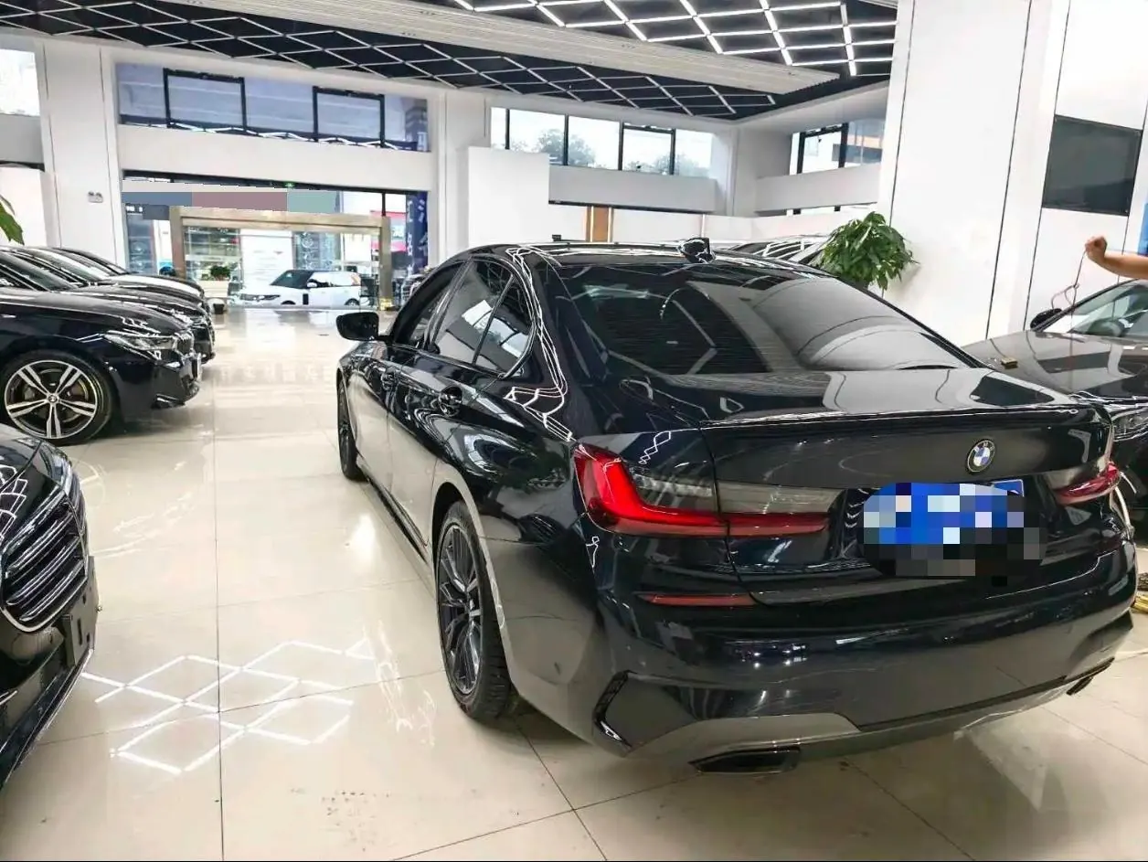 BMW 3 Series 2022 325i 2.0T M Sports Obsidian Night Suit Automatic Gear 5