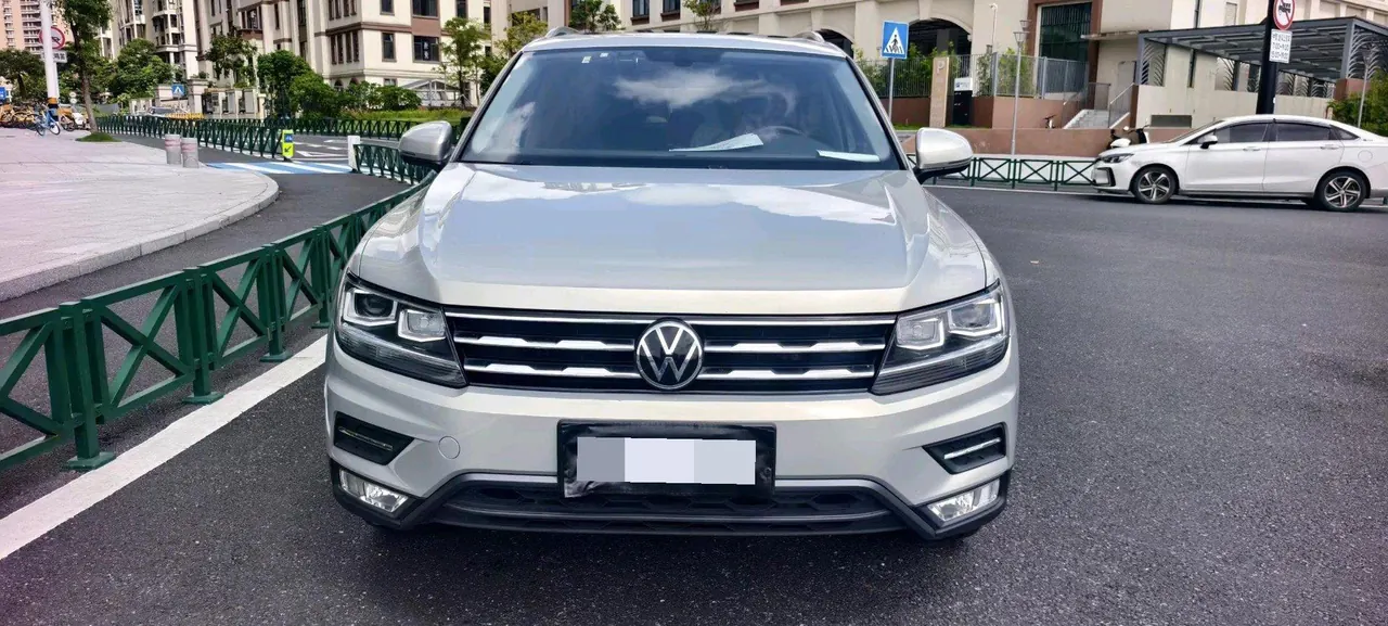 Volkswagen 2021 Tiguan L 2.0TSI 330TSI Two-Drive Smart Edition Automatic Gear 2
