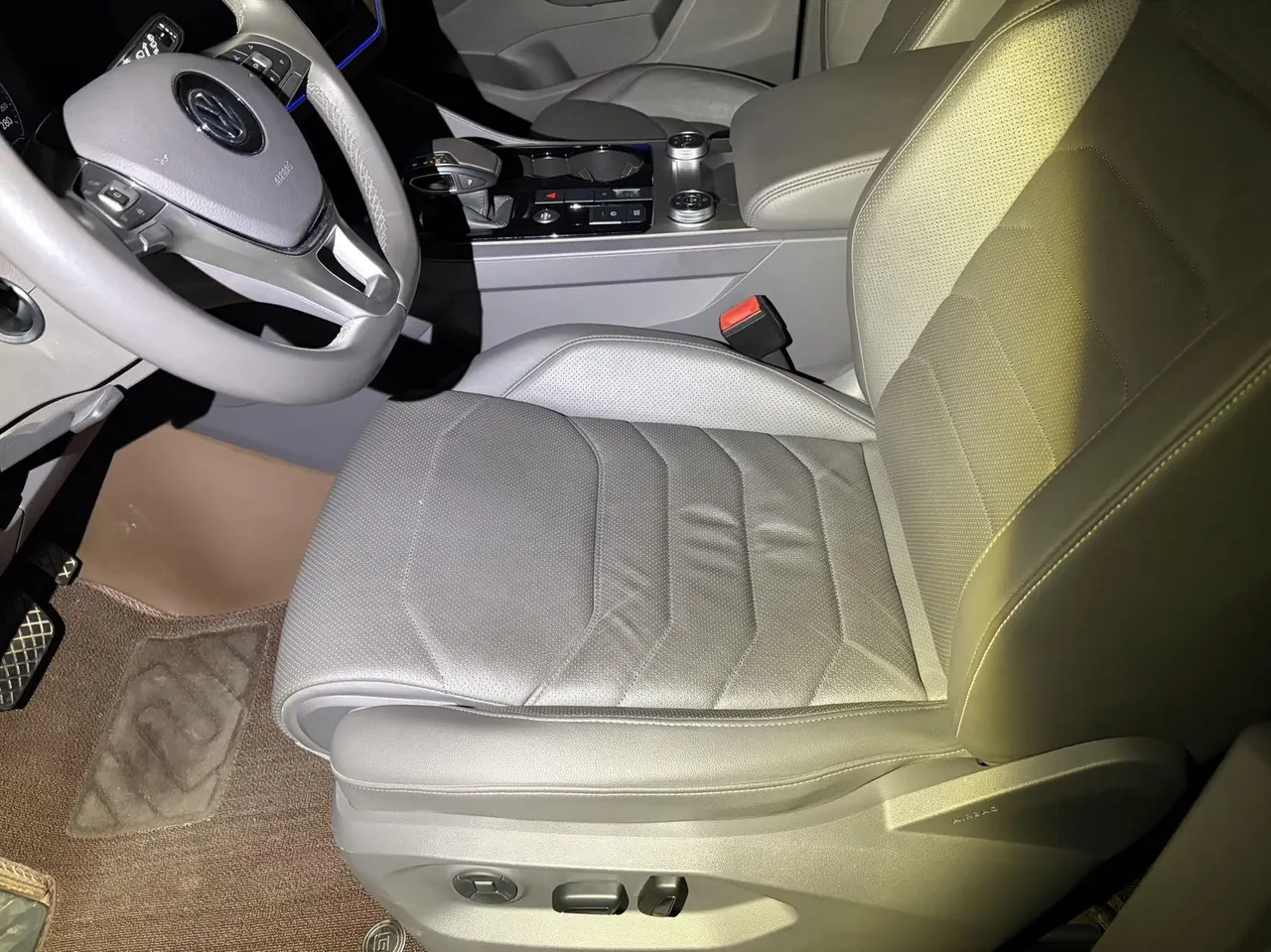 Volkswagen Touareg (Imported) 2020 Touareg 2.0TSI Sharp Edition Automatic Gear 2