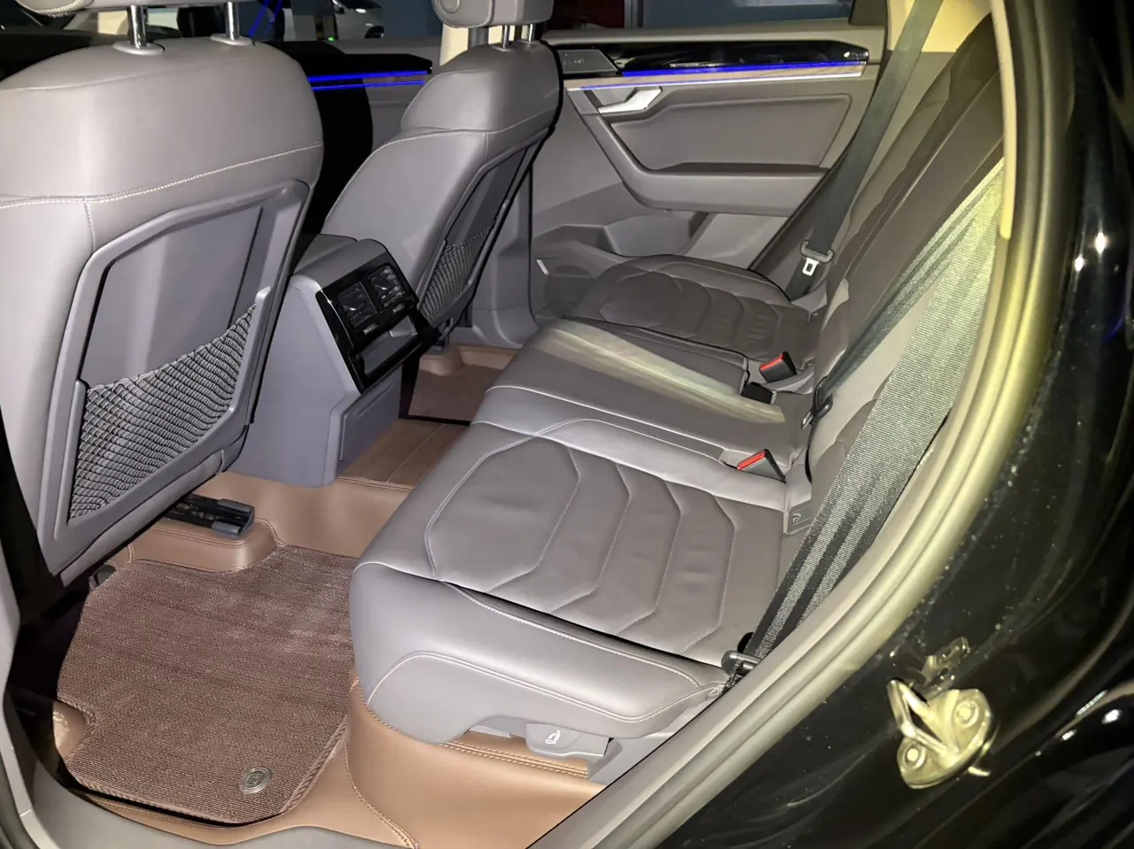 Volkswagen Touareg (Imported) 2020 Touareg 2.0TSI Sharp Edition Automatic Gear 3