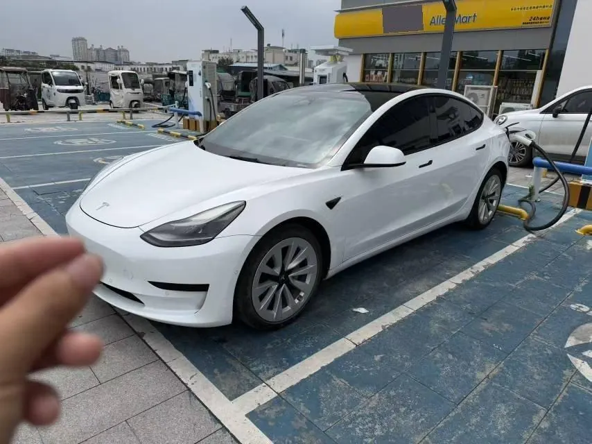 Tesla 2022 Model 3 rear-wheel drive version of automatic transmission - View 1