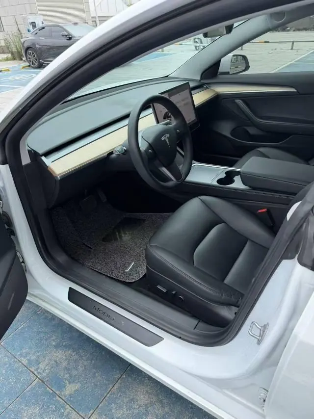 Tesla 2022 Model 3 rear-wheel drive version of automatic transmission 3