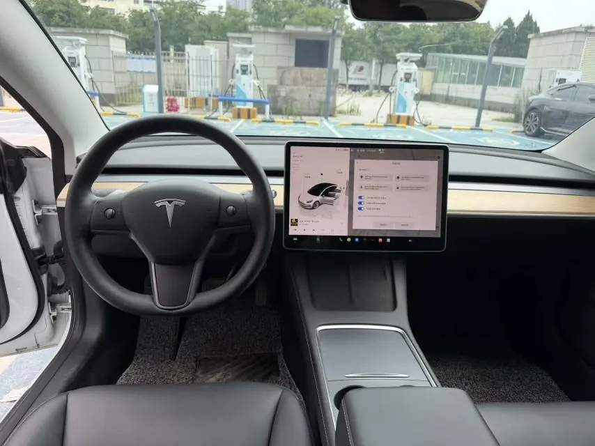 Tesla 2022 Model 3 rear-wheel drive version of automatic transmission 5