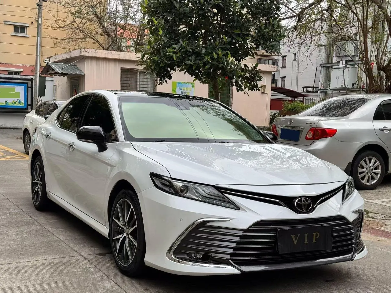 Toyota 2023 Camry 2.5G Deluxe Edition Automatic Gear 3