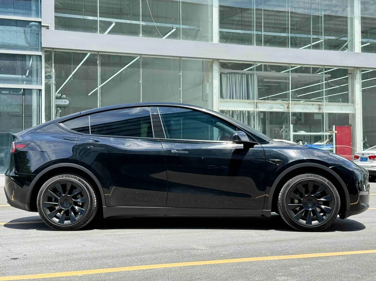 Tesla 2021 Model Y Standard Endurance Rear Drive Automatic Gear 4
