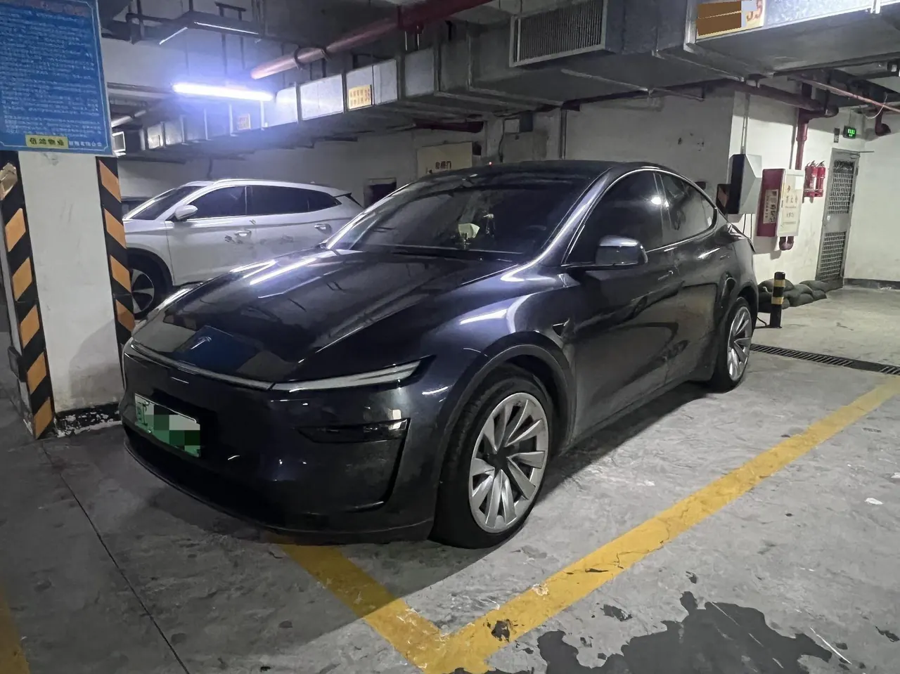Open image lightbox: Tesla 2025 Model Y long endurance all-wheel drive version (modified) automatic gear