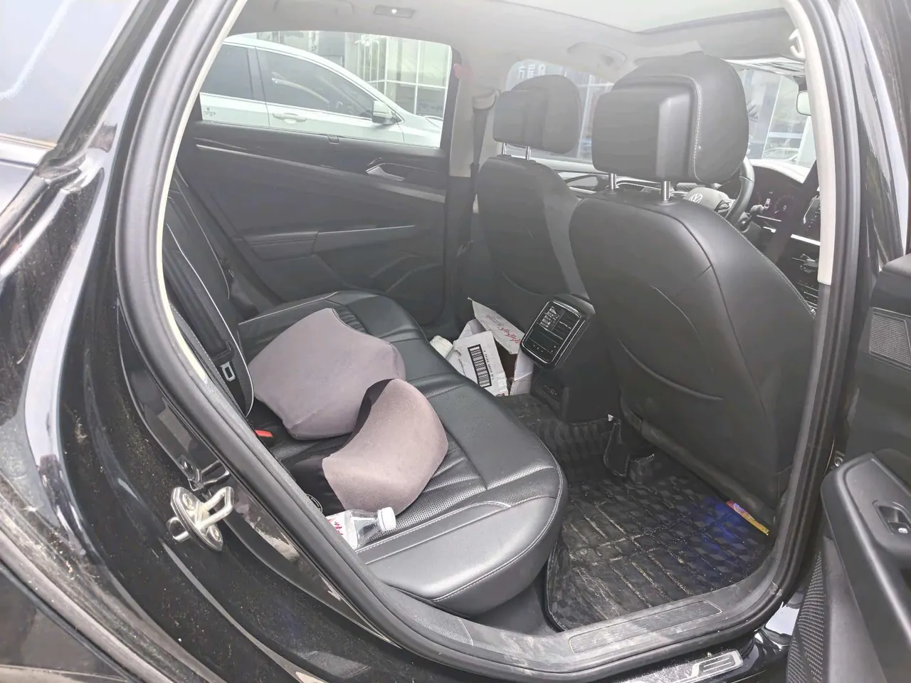 Volkswagen 2022 Passat 2.0TSI 330TSI Deluxe Edition Automatic 3
