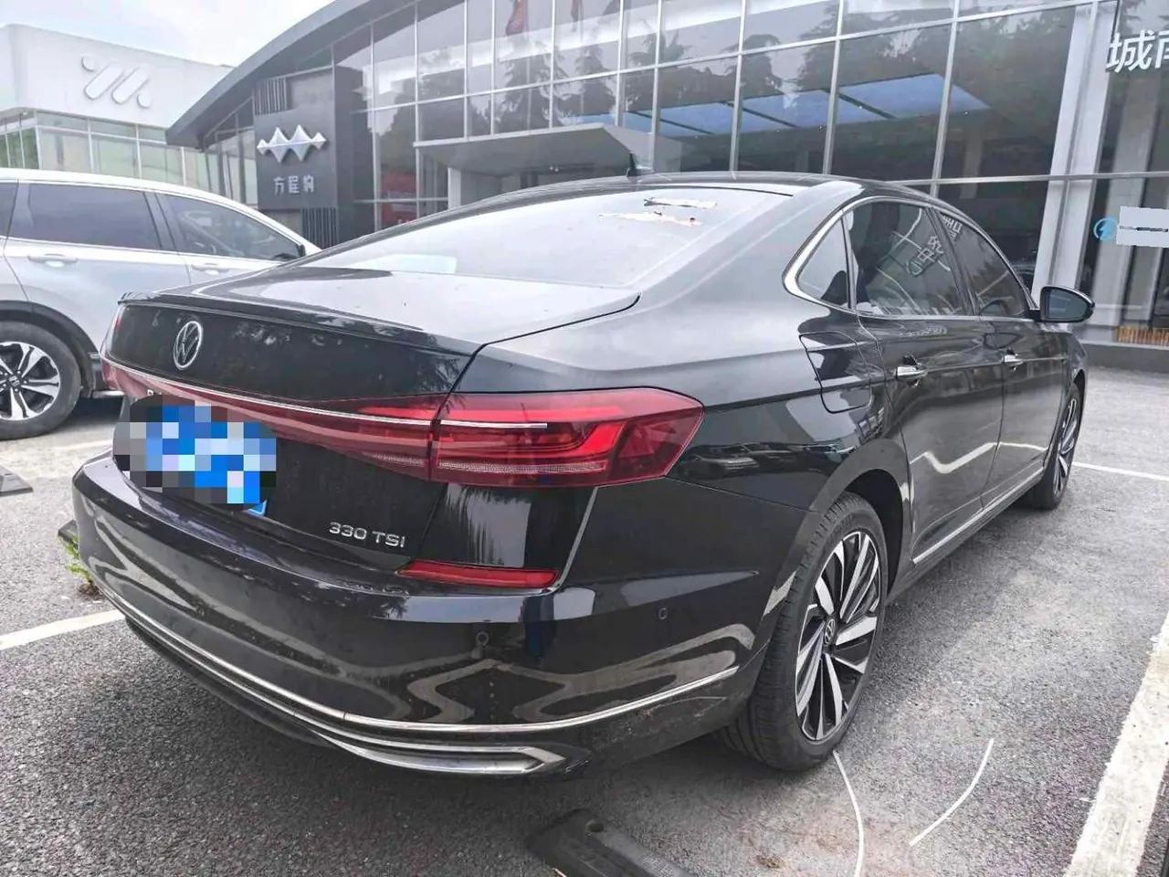 Volkswagen 2022 Passat 2.0TSI 330TSI Deluxe Edition Automatic 4