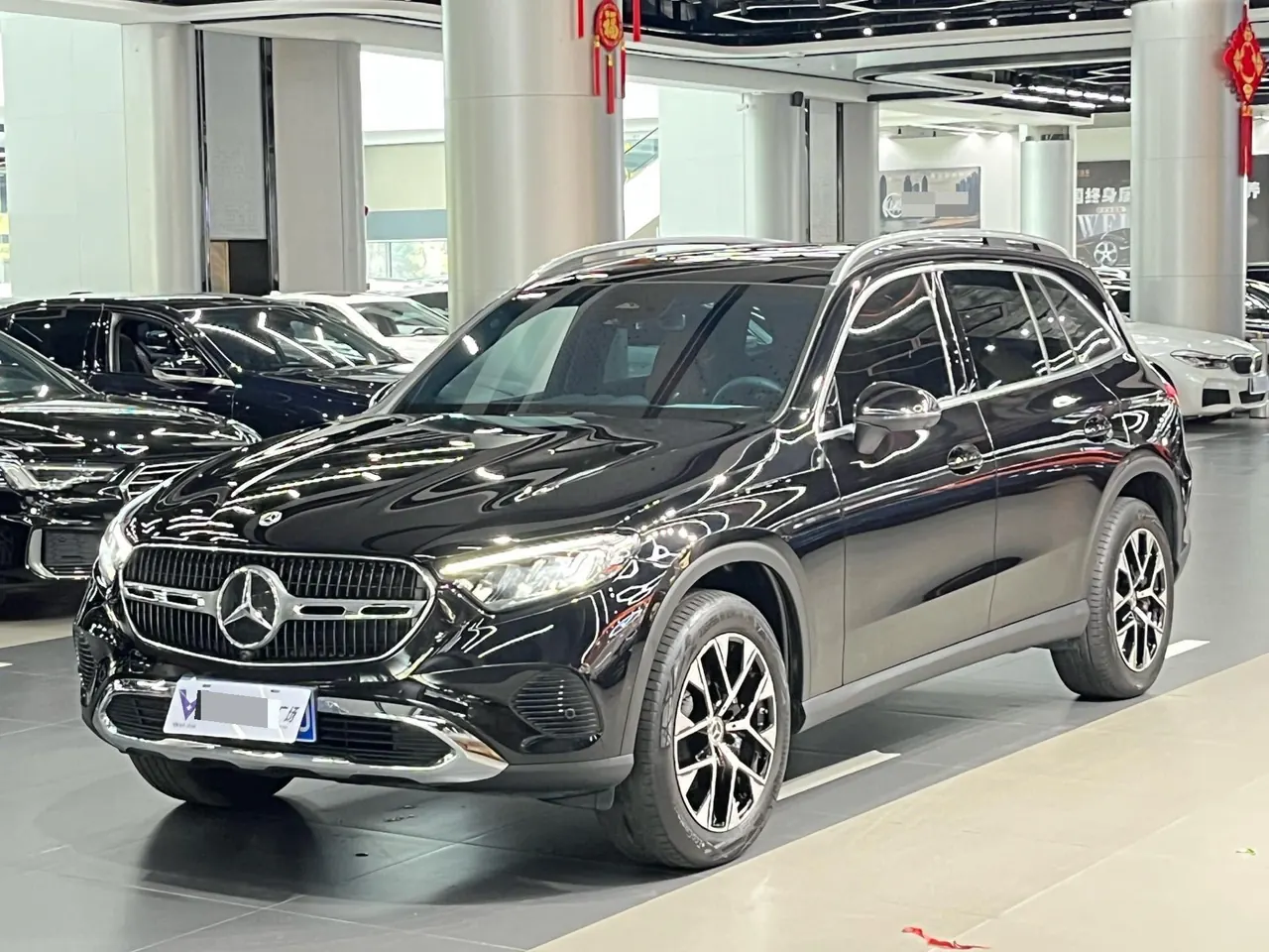 Открыть галерею: Mercedes Benz 2024 GLC 260 L 4MATIC 48V 2.0T Dynamic 5-seat Automatic Gear