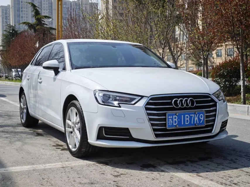 Audi 2020 A3 Sportback 1.4TFSI 35TFSI aggressive automatic gear 3