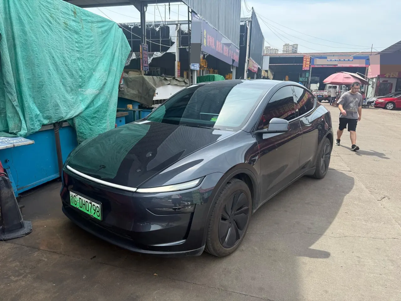 Tesla 2025 Model Y rear-wheel drive version automatic transmission - View 1