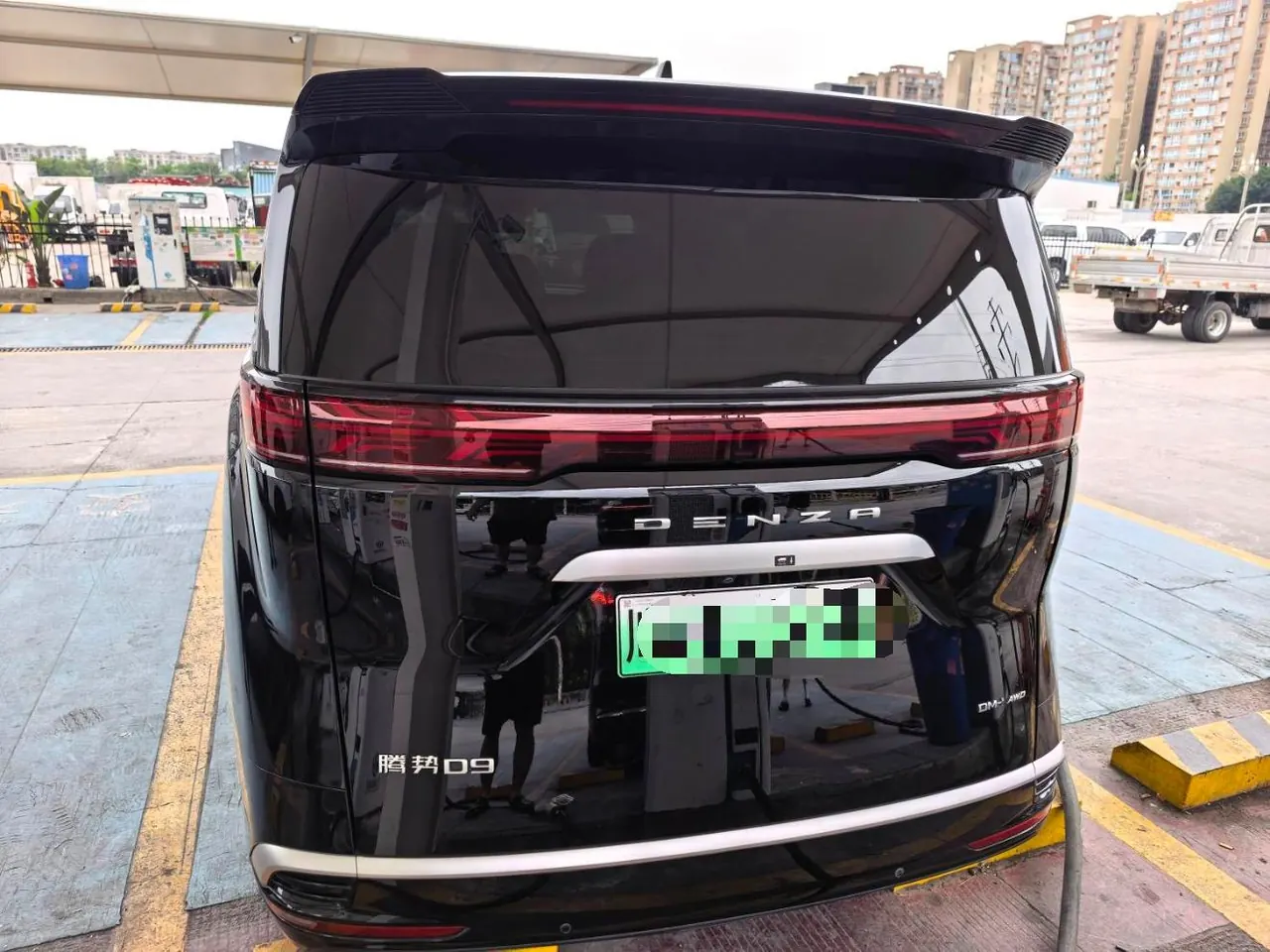 Denza 2022 Denza D9 DM-i 1.5T stepless 970 four-wheel drive flagship automatic gear 2
