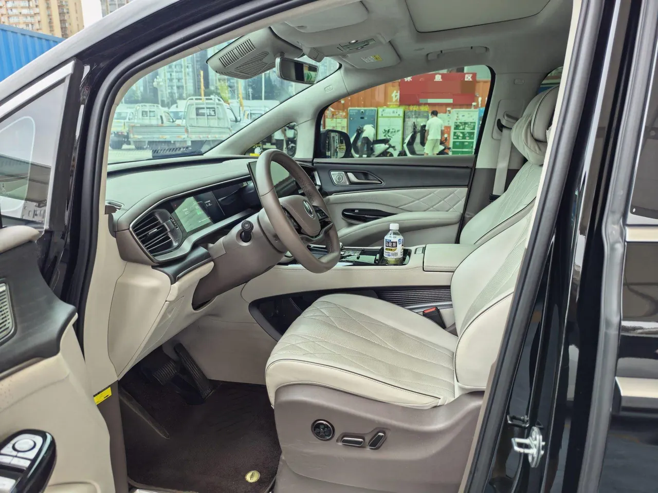 Denza 2022 Denza D9 DM-i 1.5T stepless 970 four-wheel drive flagship automatic gear 3