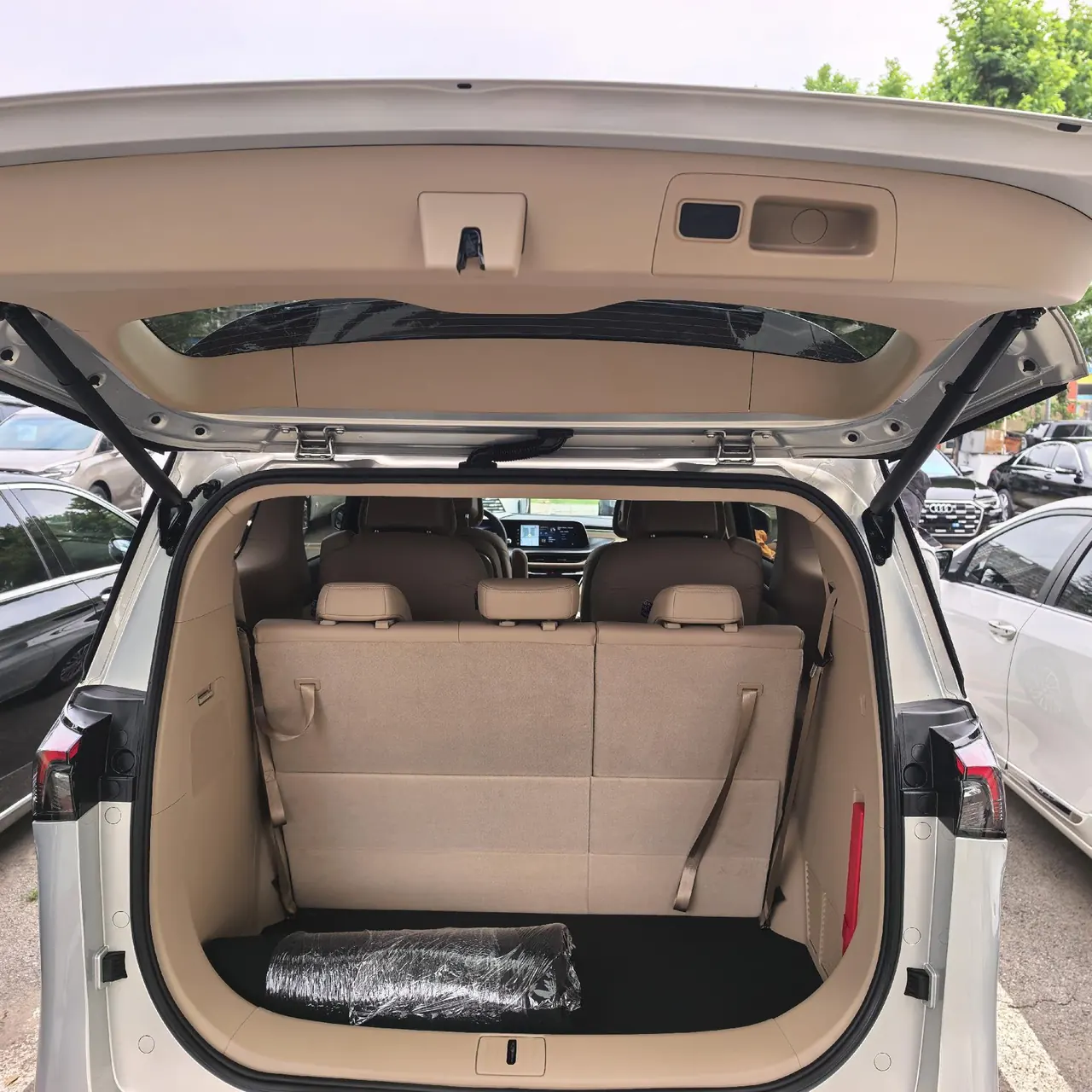 Buick 2025 GL8 Lu Shang 1.5T Premium Edition 7-seat Automatic Gear 8