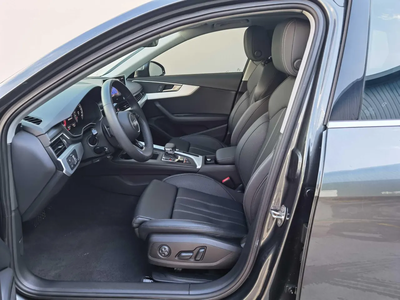 Audi 2020 A4L 2.0TFSI 40TFSI Fashion Dynamic Automatic 6