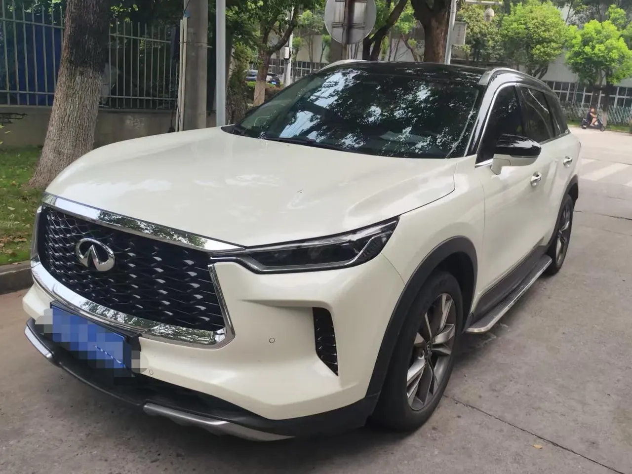 Открыть галерею: Infiniti 2022 QX60 2.0T 4-wheel drive deluxe automatic gear