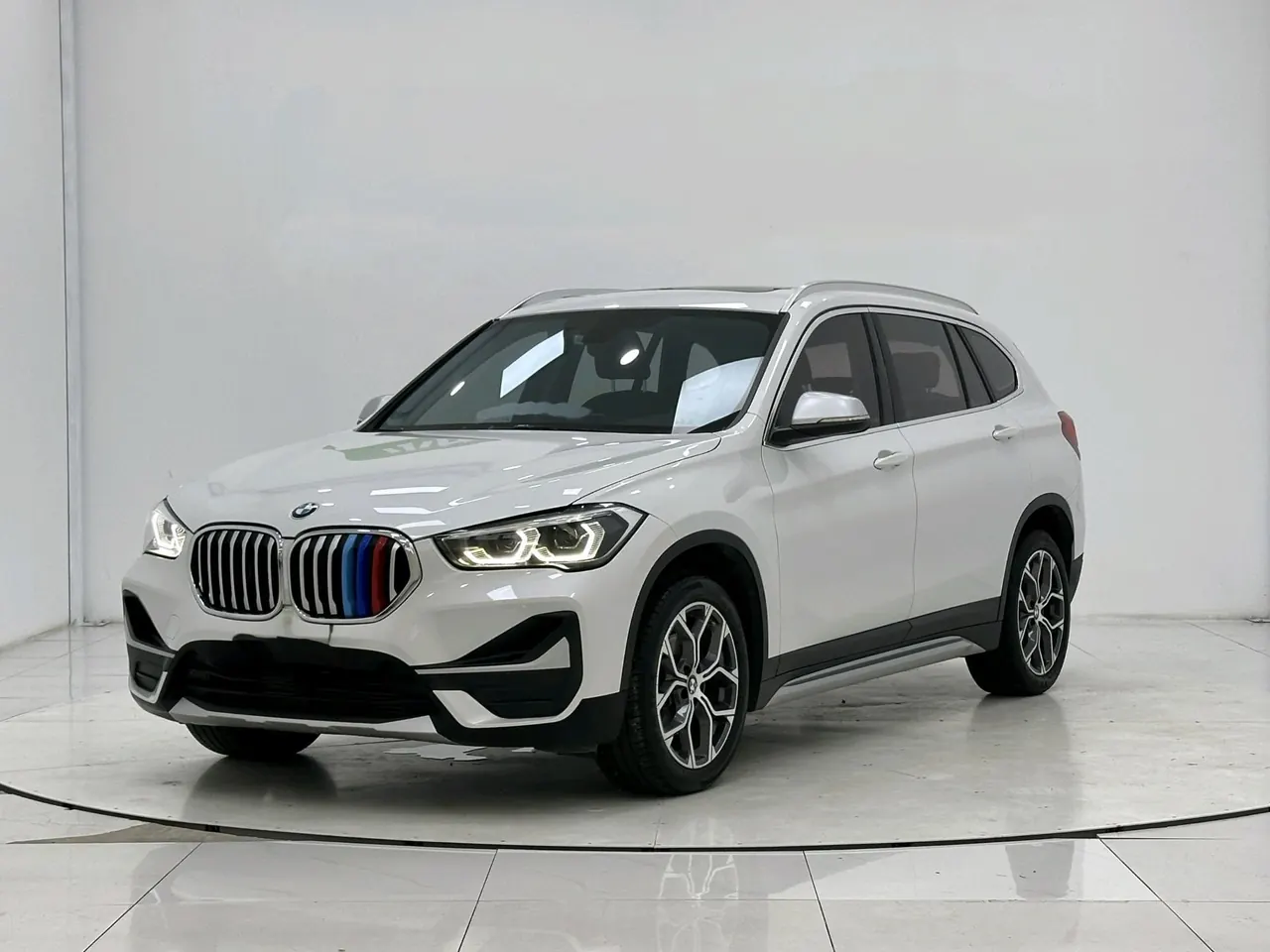 BMW 2022 X1 sDrive20Li 1.5T fashion automatic gear - View 1