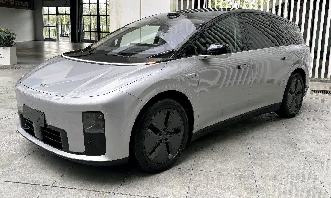 Открыть галерею: Li 2025 i8 Standard Edition Automatic Gear