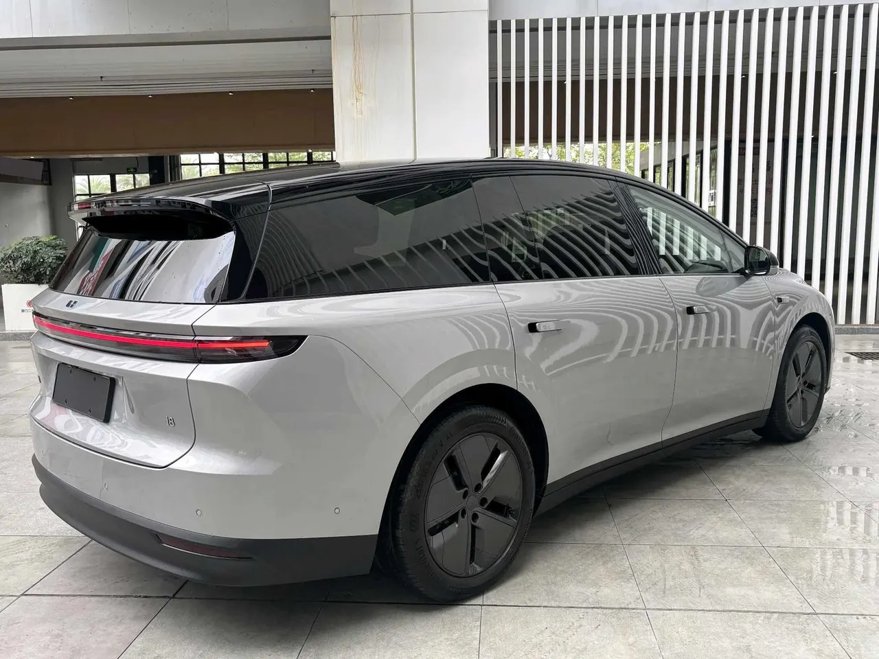 Li 2025 i8 Standard Edition Automatic Gear 9
