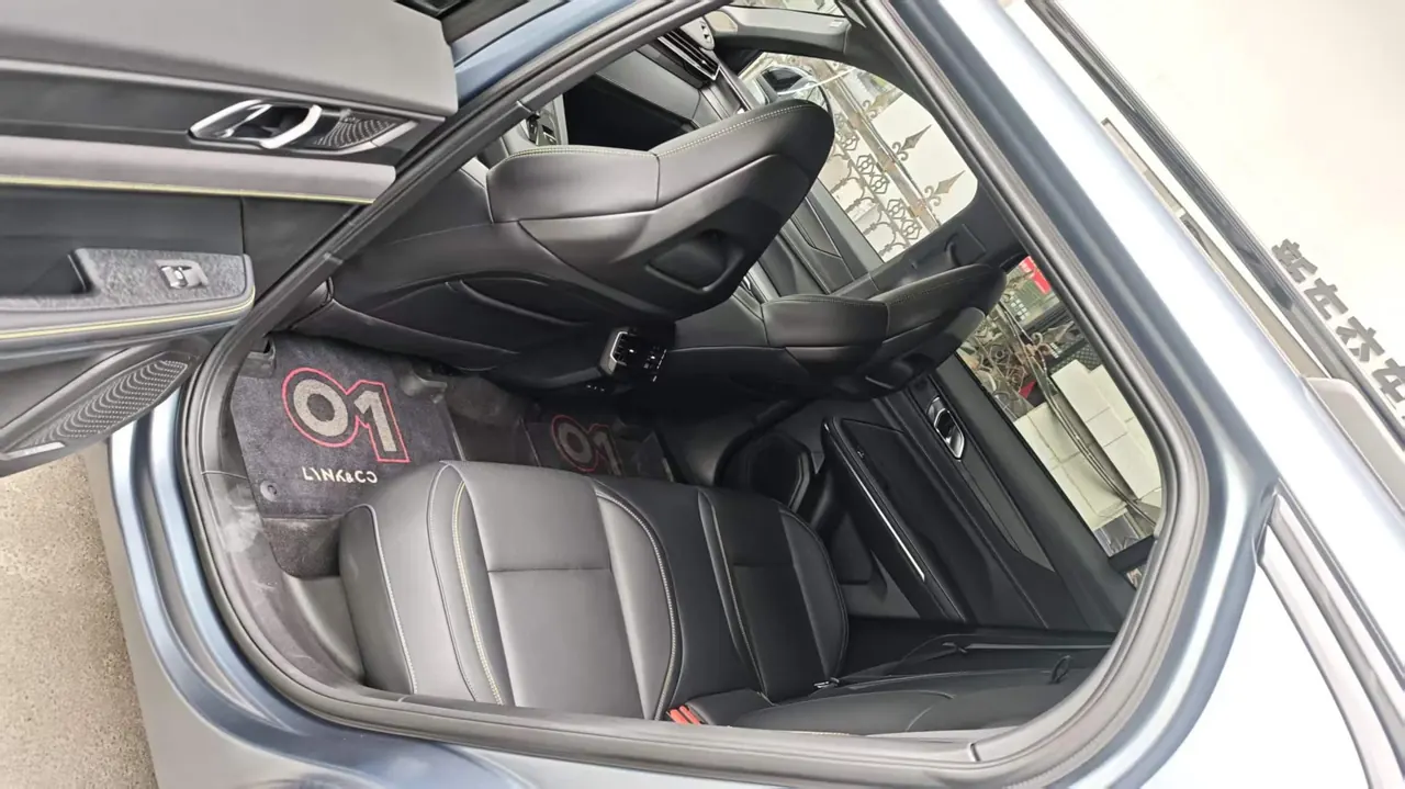 LYNK&amp;CO 2025 LYNK&amp;CO 01 2.0TD Two-wheel Drive New Pro Edition Automatic Gear 6