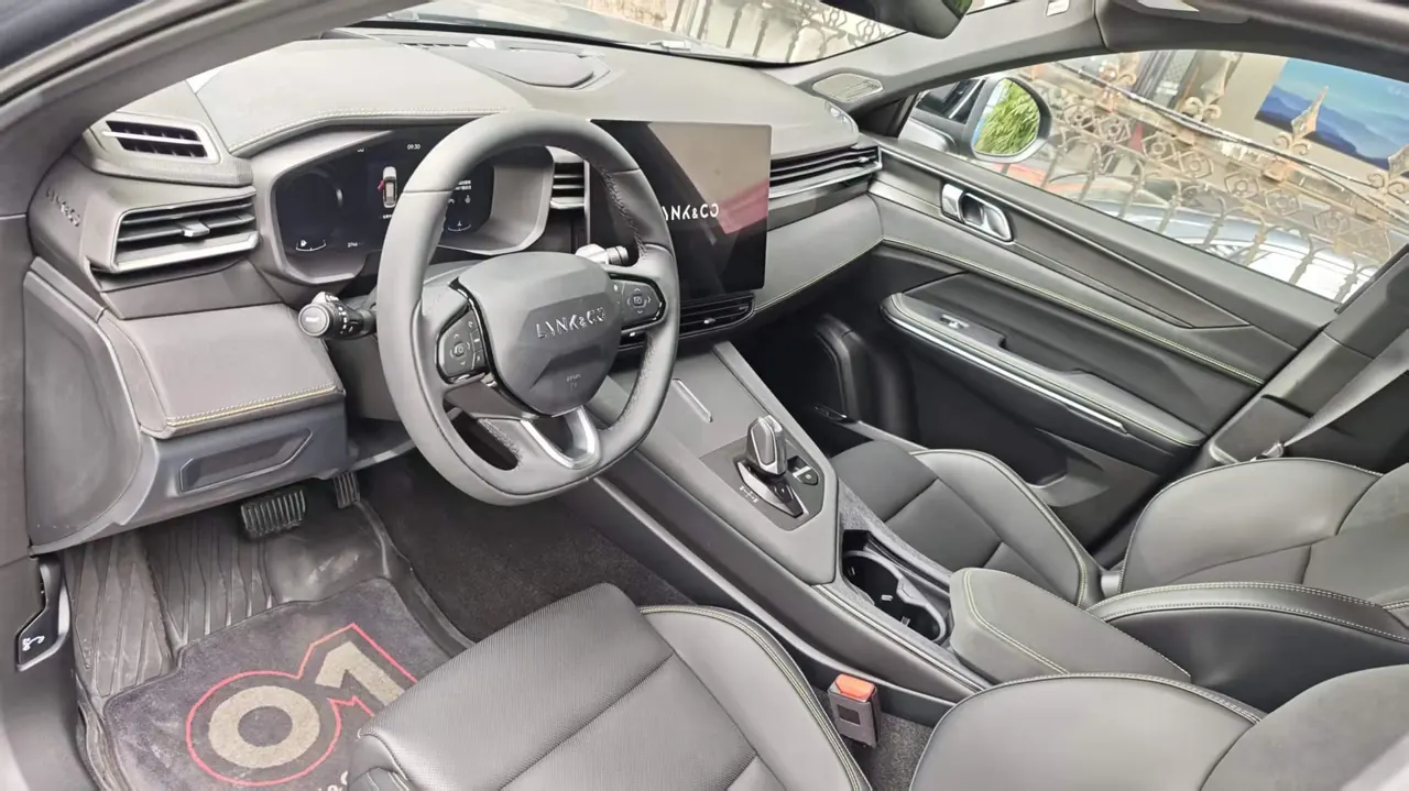 LYNK&amp;CO 2025 LYNK&amp;CO 01 2.0TD Two-wheel Drive New Pro Edition Automatic Gear 7