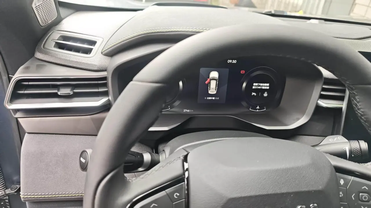 LYNK&amp;CO 2025 LYNK&amp;CO 01 2.0TD Two-wheel Drive New Pro Edition Automatic Gear 8