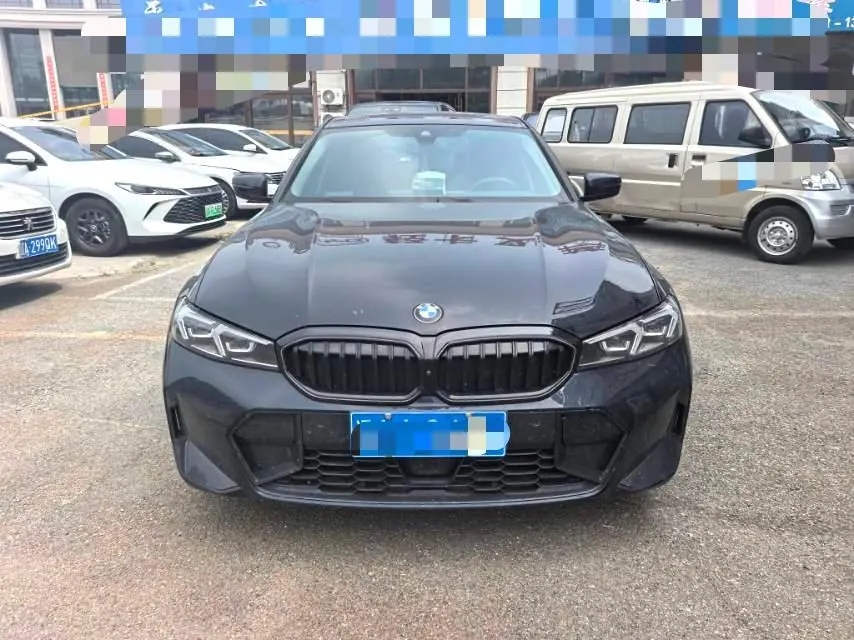 BMW 3 Series 2025 330Li 2.0T M Sports Obsidian Night Suit Automatic Gear 2
