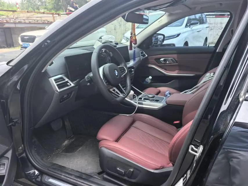 BMW 3 Series 2025 330Li 2.0T M Sports Obsidian Night Suit Automatic Gear 4