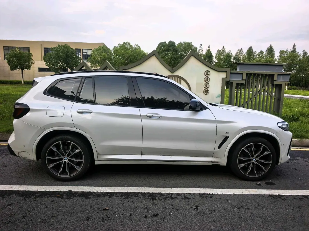 BMW 2023 X3 xDrive30i 2.0T Leading M Obsidian Night Suit Automatic Gear 4