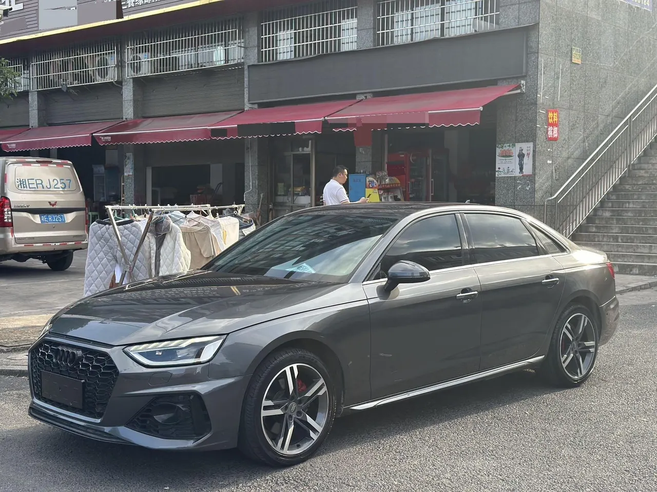 Audi 2020 A4L 2.0TFSI 40TFSI Deluxe Dynamic Automatic - View 1