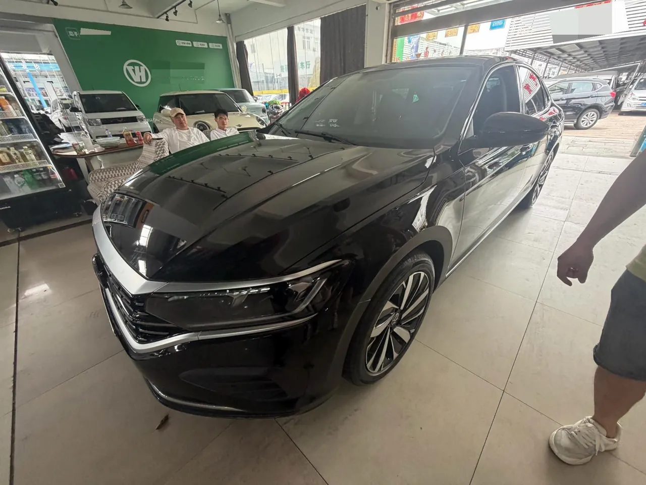 Volkswagen 2025 Passat 2.0TSI 380TSI Subut Longteng Edition Automatic Gear - View 1