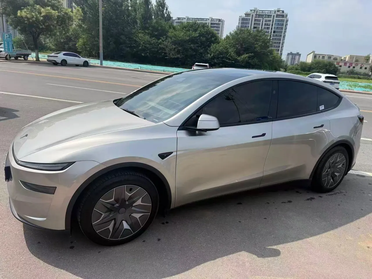 Tesla 2025 Model Y L Long Endurance All-Wheel Drive Automatic Transmission - View 1