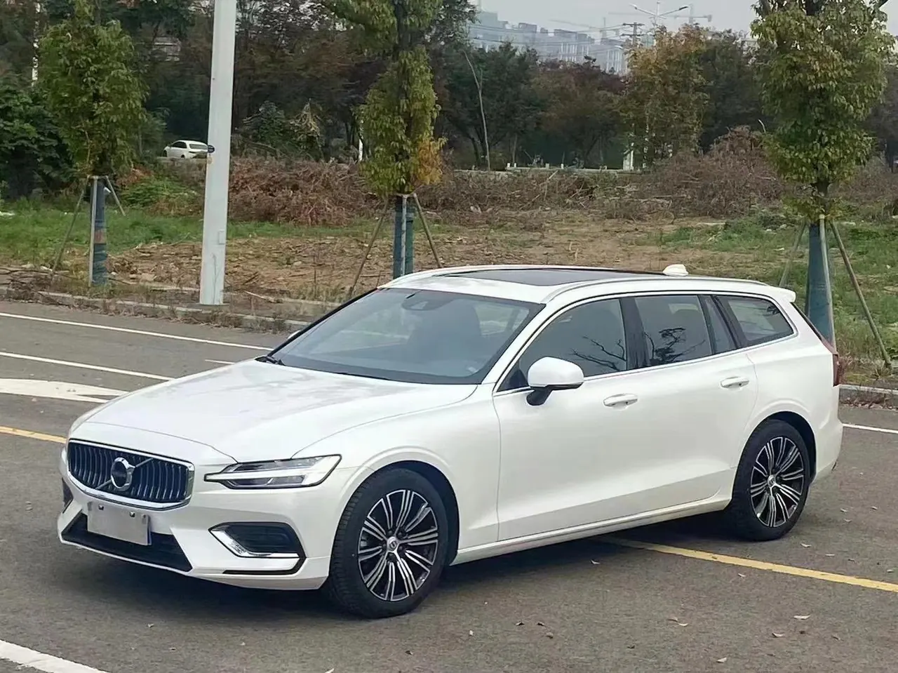 Open image lightbox: Volvo V60 (Imported) 2021 V60 48V 2.0T B5 Zhiyuan Sports Edition Automatic Gear