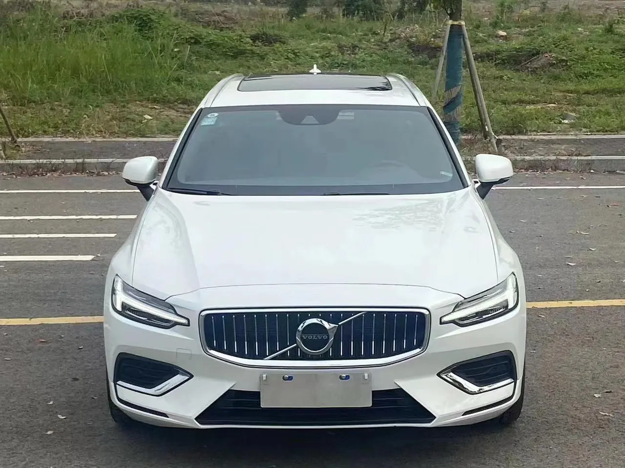 Volvo V60 (Imported) 2021 V60 48V 2.0T B5 Zhiyuan Sports Edition Automatic Gear 2