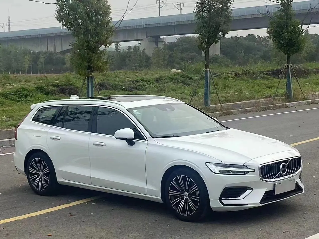 Volvo V60 (Imported) 2021 V60 48V 2.0T B5 Zhiyuan Sports Edition Automatic Gear 3