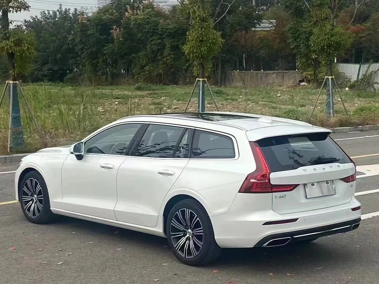 Volvo V60 (Imported) 2021 V60 48V 2.0T B5 Zhiyuan Sports Edition Automatic Gear 8