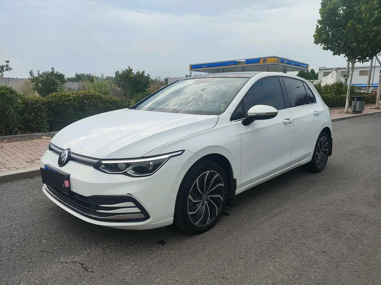 Volkswagen 2021 Golf 8 PRO 1.2TSI 200TSI Automatic - View 1