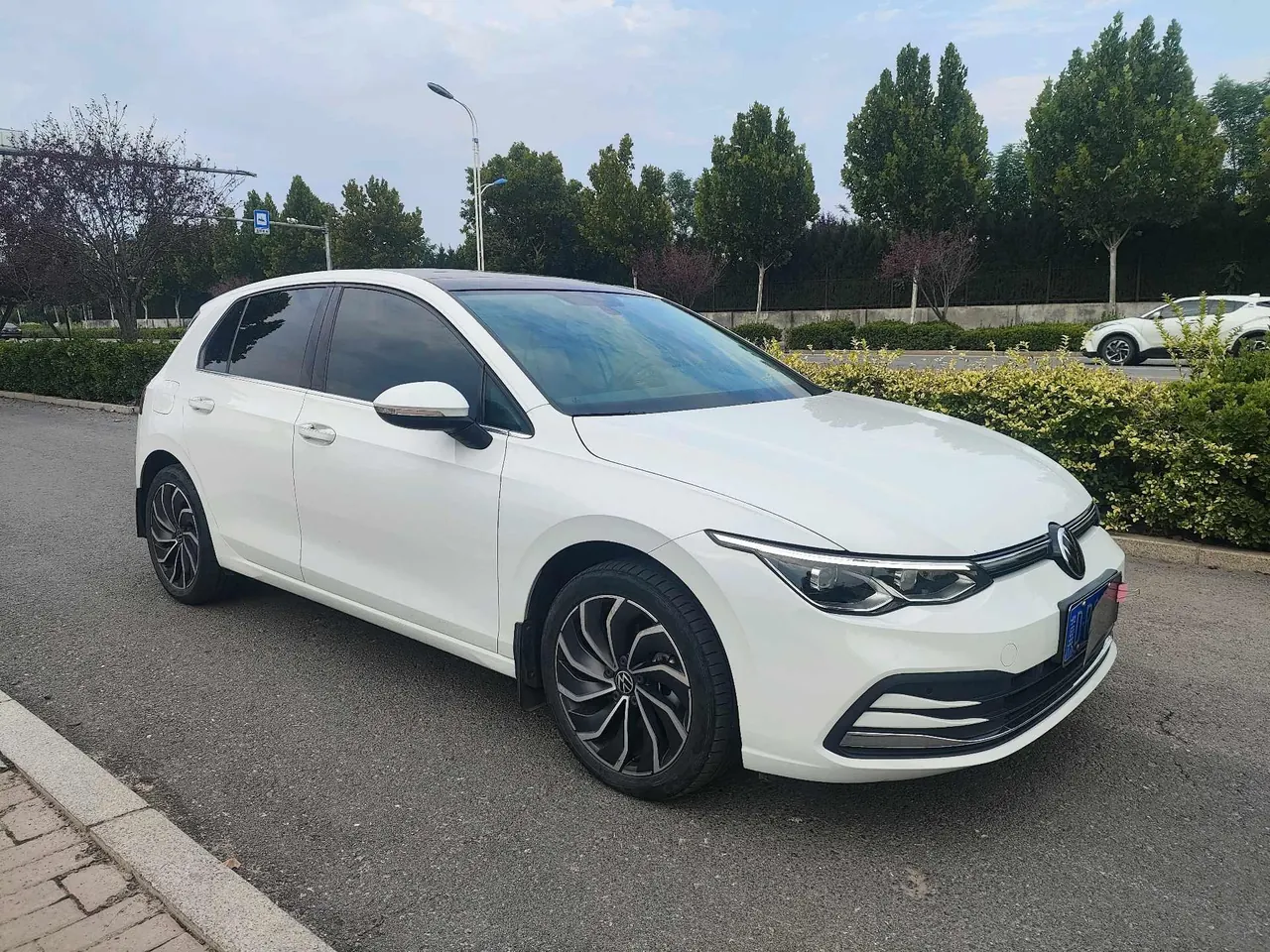 Volkswagen 2021 Golf 8 PRO 1.2TSI 200TSI Automatic 2