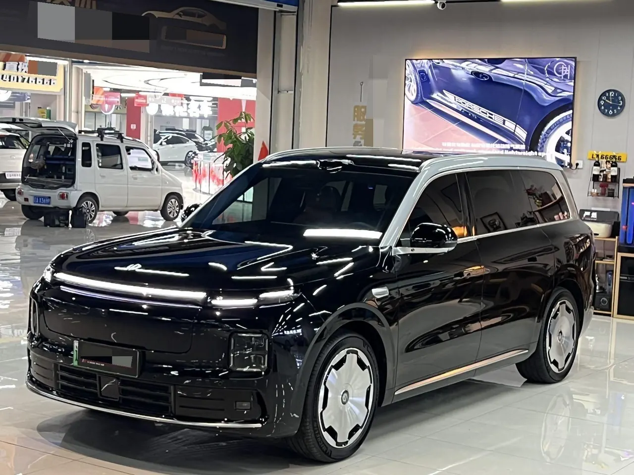 Open image lightbox: Leapmotor 2026 D 19 720 Zhizun Edition 6-seat Automatic Gear