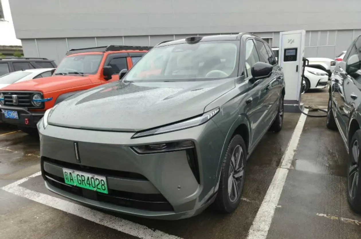 Открыть галерею: WEY 2026 Blue Mountain DHT 1.5T Intelligent Advanced Edition Four-wheel Drive Max Automatic Gear